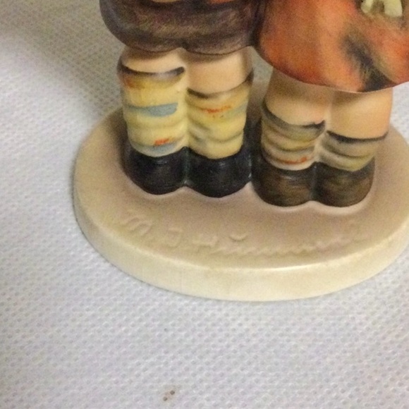 Goebel Hummel Figurine’s Waving Good Bye - Picture 5 of 9